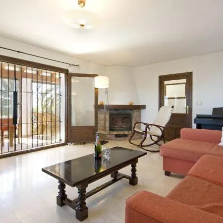 빌라 Sleeps 8 Pool 칼페